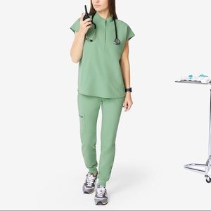 FIGS Jade Set - XXS Rafaela top & XS Zamora pants